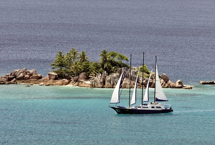 Seychellen / Boat & Hotel